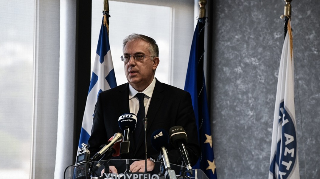 Θεοδωρικάκος: Δεν θα ακυρώσουμε κανένα πρόστιμο που επιβλήθηκε στα μέλη της Πακιστανικής κοινότητας στο Σύνταγμα την Πρωτοχρονιά.