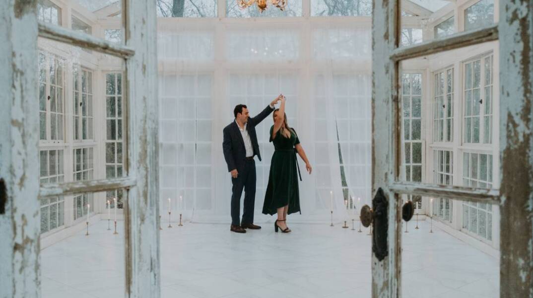 Ζευγάρι που χορεύει