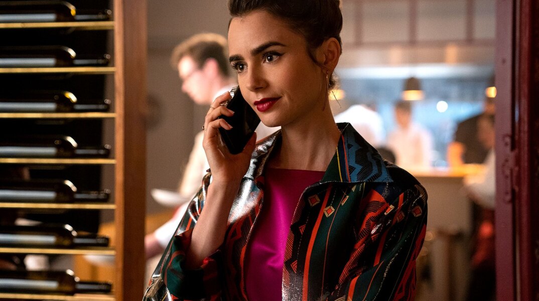 Η ηθοποιός Lily Collins ως Emily Cooper στη σειρά Emily in Paris