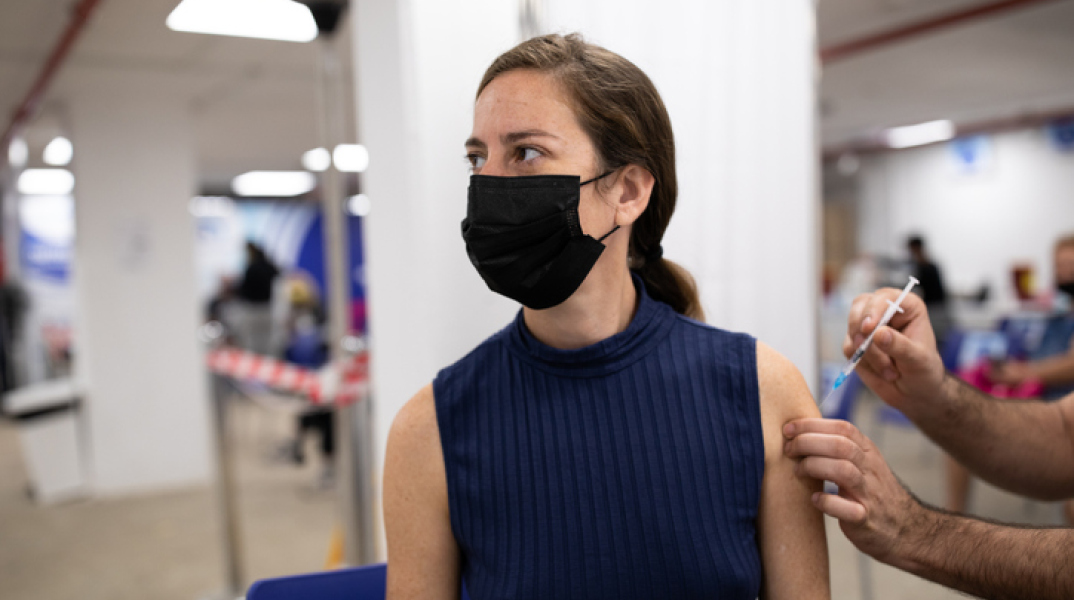 Woman receiving Covid-19 vaccine at a vaccination center/Getty Images/Ideal Image