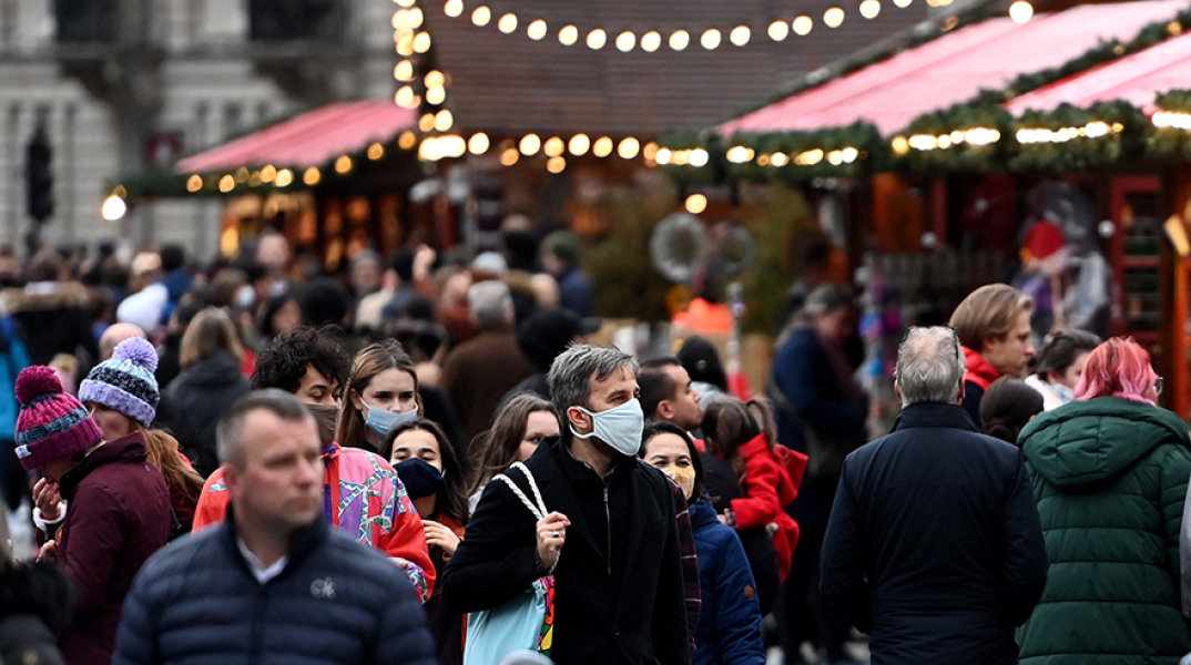 ΠΟΥ: Η Όμικρον μπορεί να οδηγήσει σε πιο επικίνδυνες παραλλαγές του κορωνοϊού