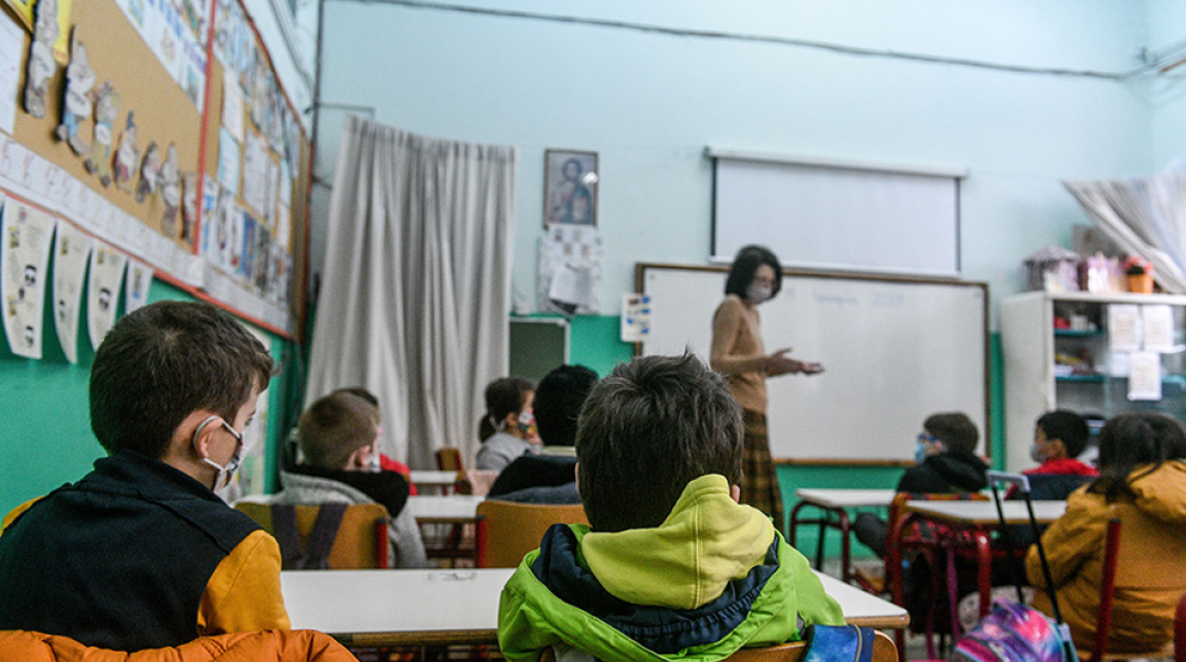 Ανοίγουν τα σχολεία με περισσότερα self test 