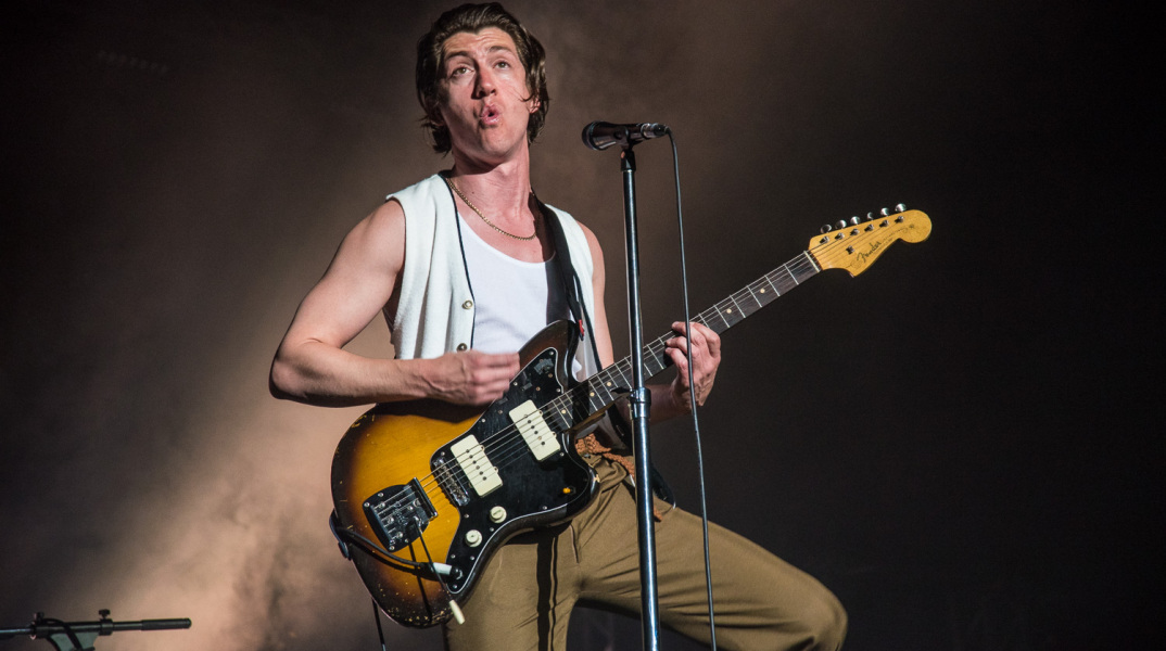 Alex Turner, στιγμιότυπο από τη συναυλία των Arctic Monkeys στην Αθήνα το 2018