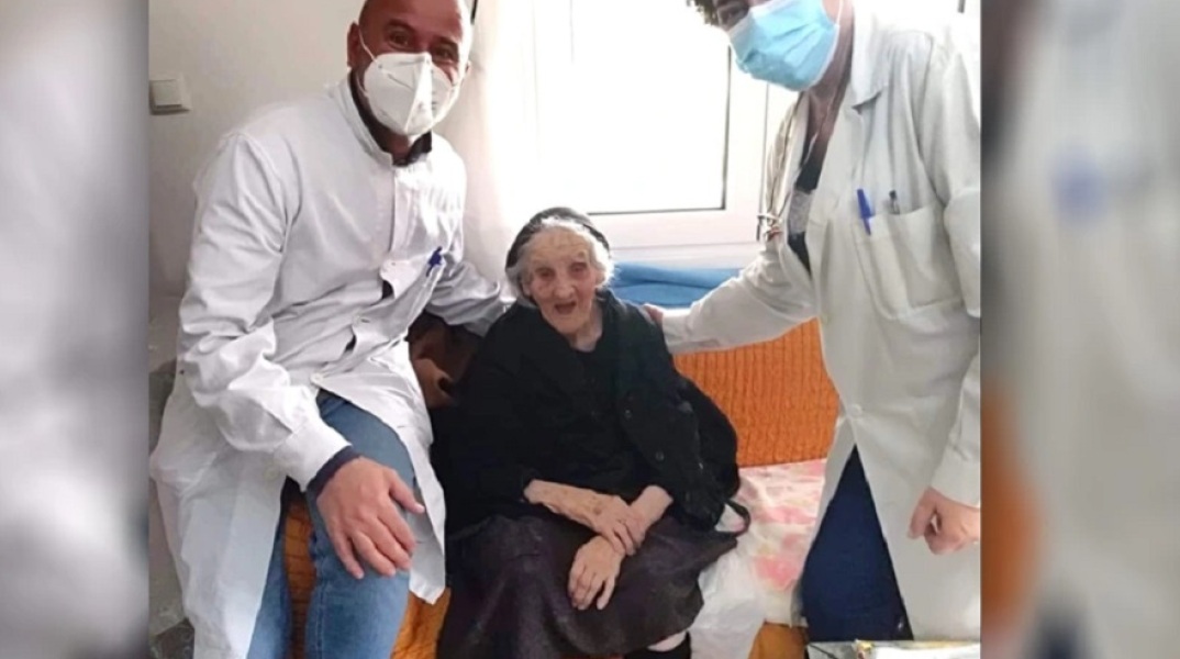 Γιαγιά 107 ετών από τις Σέρρες εμβολιάστηκε γιατί της έλειψαν οι φίλες της