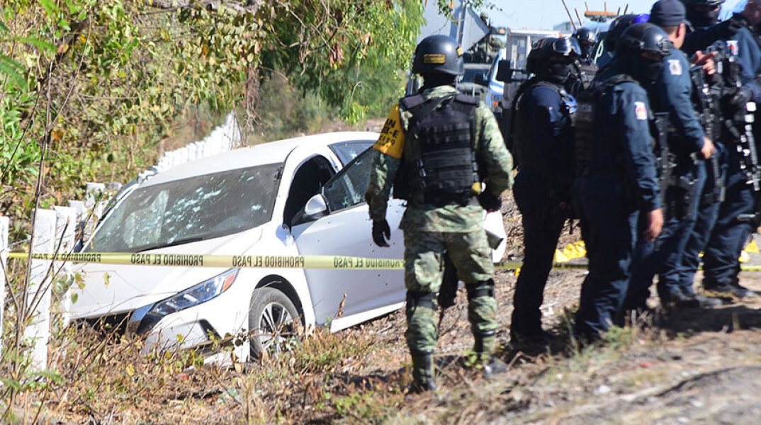 Αυτοκίνητο όπου δολοφονήθηκε αστυνομικός διευθυντής στο Μεξικό από μέλη καρτέλ ναρκωτικών