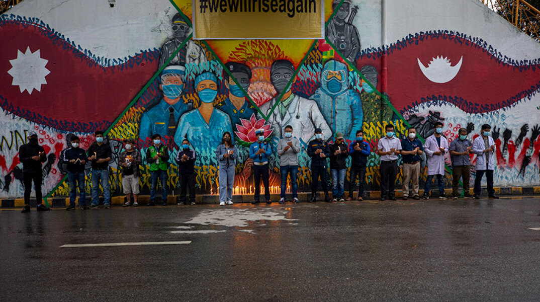Mural στο Νεπάλ για τους ανθρώπους που δίνουν τη μάχη με τον κορωνοϊό στην πρώτη γραμμή