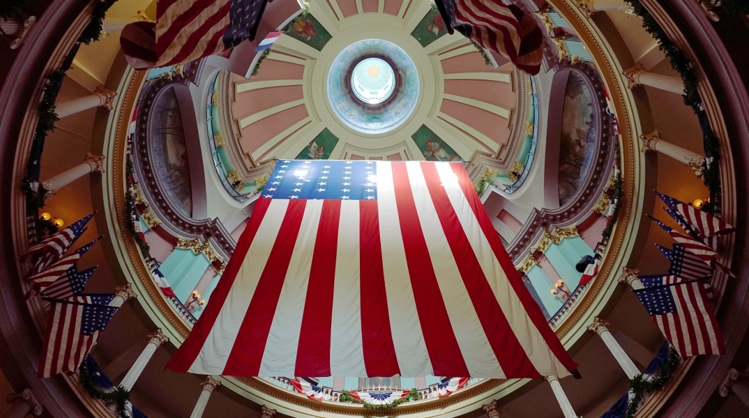 Με τη βαρύτερη ποινή τιμωρήθηκαν τρεις λευκοί Αμερικανοί, οι οποίοι καταδίωξαν και σκότωσαν Αφροαμερικανό που έκανε τζόγκινγκ στη συνοικία τους.