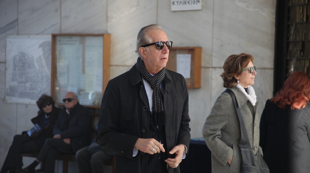 Ο ηθοποιός και ραδιοφωνικός παραγωγός Κωνσταντίνος Τζούμας απέδωσε σε «μαύρο χιούμορ» τη δήλωσή του σχετικά με τις γυναικοκτονίες στην Ελλάδα, η οποία πυροδότησε έντονες αντιδράσεις. 