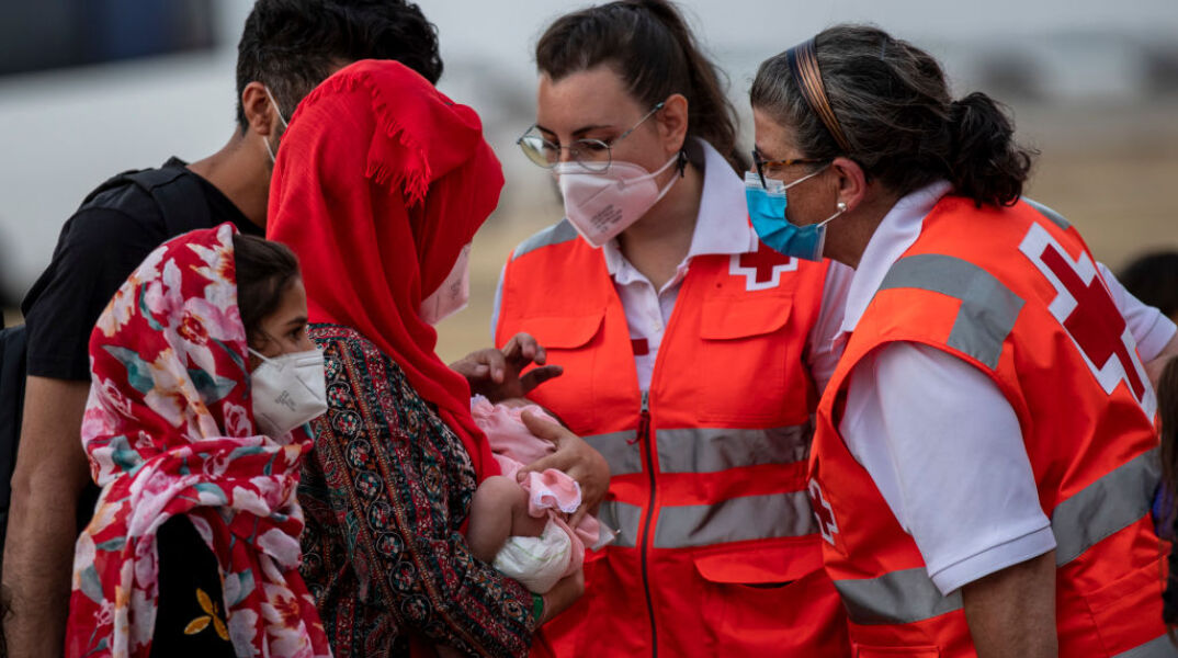 Αφγανιστάν: Βρέφος βρήκε την οικογένειά του πέντε μήνες μετά το χάος στο αεροδρόμιο της Καμπούλ