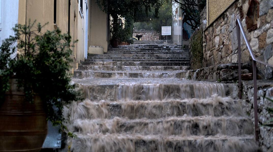 Καταιγίδα στην Πλάκα