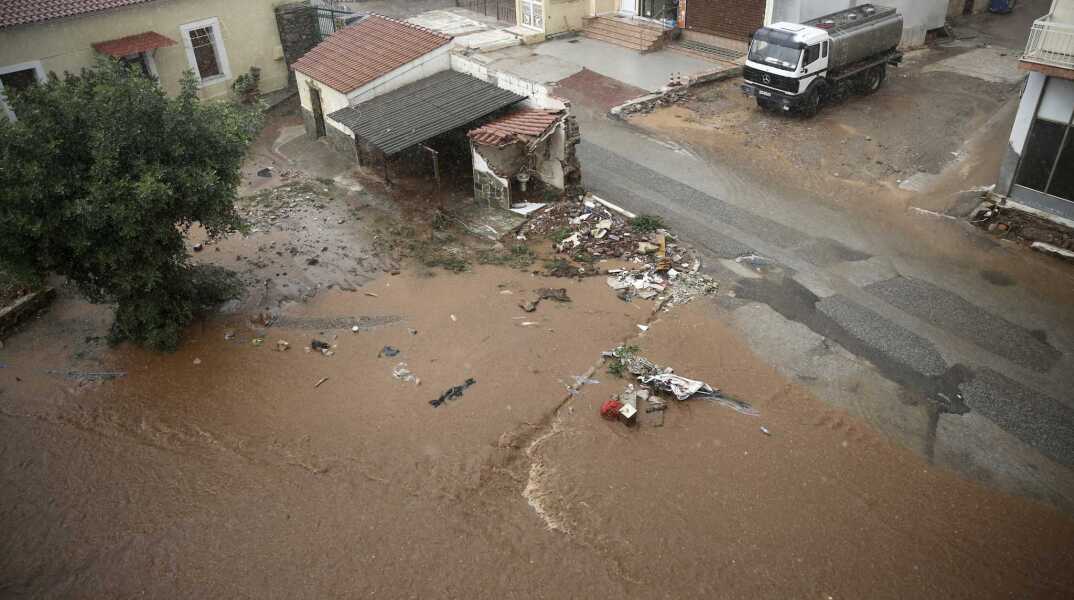 Μάνδρα: Ξεκινούν οι απολογίες για τις φονικές πλημμύρες – Τι θα καταθέσει η Ρένα Δούρου