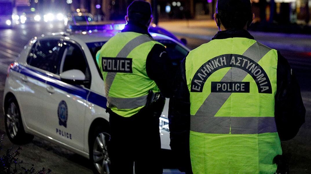 Αστυνομικοί και περιπολικό της ΕΛΑΣ