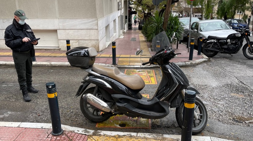 Τέλος στην παράνομη και αντικοινωνική στάθμευση των οχημάτων μέσα στην πόλη, επιδιώκει να βάλει ο Δήμος Αθηναίων αξιοποιώντας την τεχνολογία