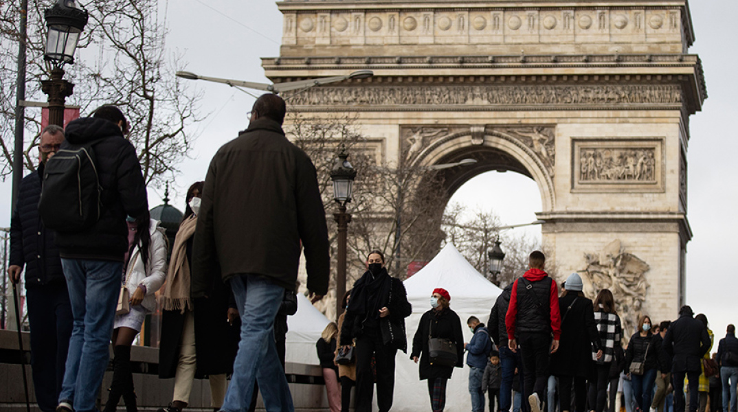 Κορωνοϊός: «Καμπανάκι» ΠΟΥ για τη μετάλλαξη Όμικρον 