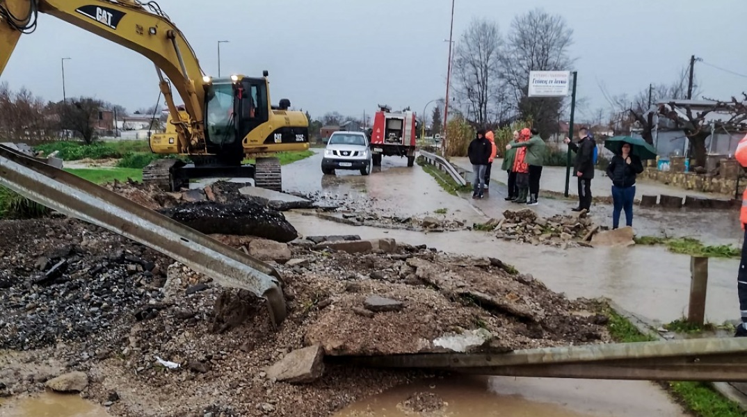 ΚΑΤΑΣΤΡΟΦΕΣ ΣΤΗ ΠΕΡΙΟΧΗ ΤΩΝ ΦΑΡΣΑΛΩΝ ΑΠΟ ΤΗΝ ΚΑΚΟΚΑΙΡΙΑ (LARISSANET.GR / EUROKINISSI)