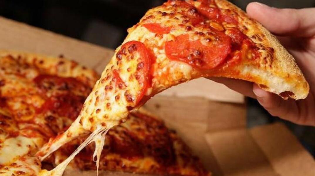 Domino’s Pizza: Πληθωρισμός και έλλειψη προσωπικού «ακριβαίνουν» την πίτσα το 2022