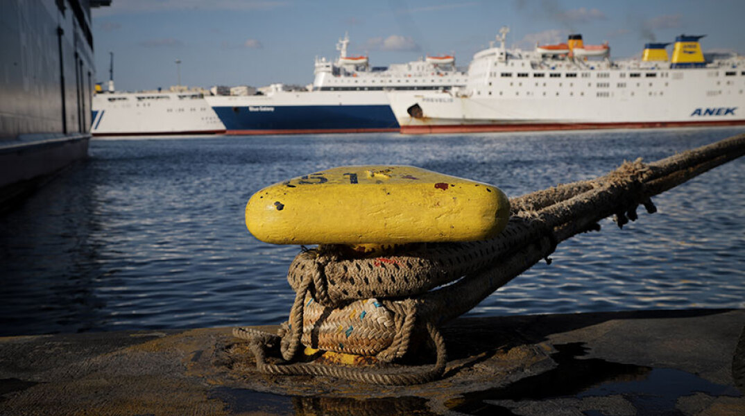 Δεμένα πλοία στα λιμάνια