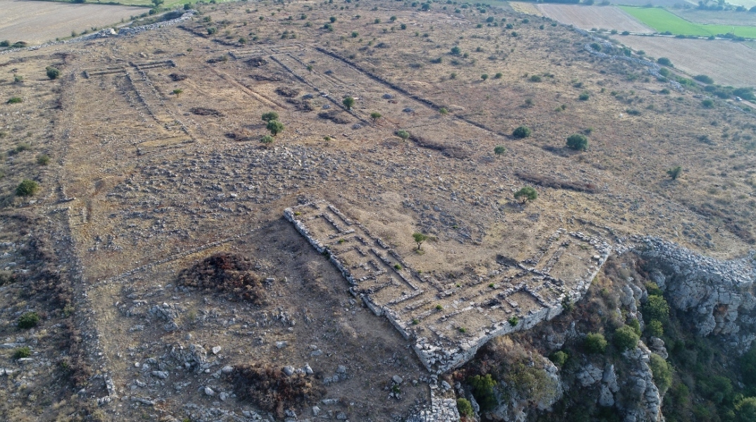 Ακρόπολη του Γλα, αεροφωτογραφία