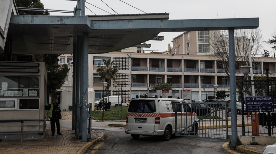 Γιος ασθενούς εισέβαλε στο «Γεννηματάς» με μαχαίρι και βενζίνη