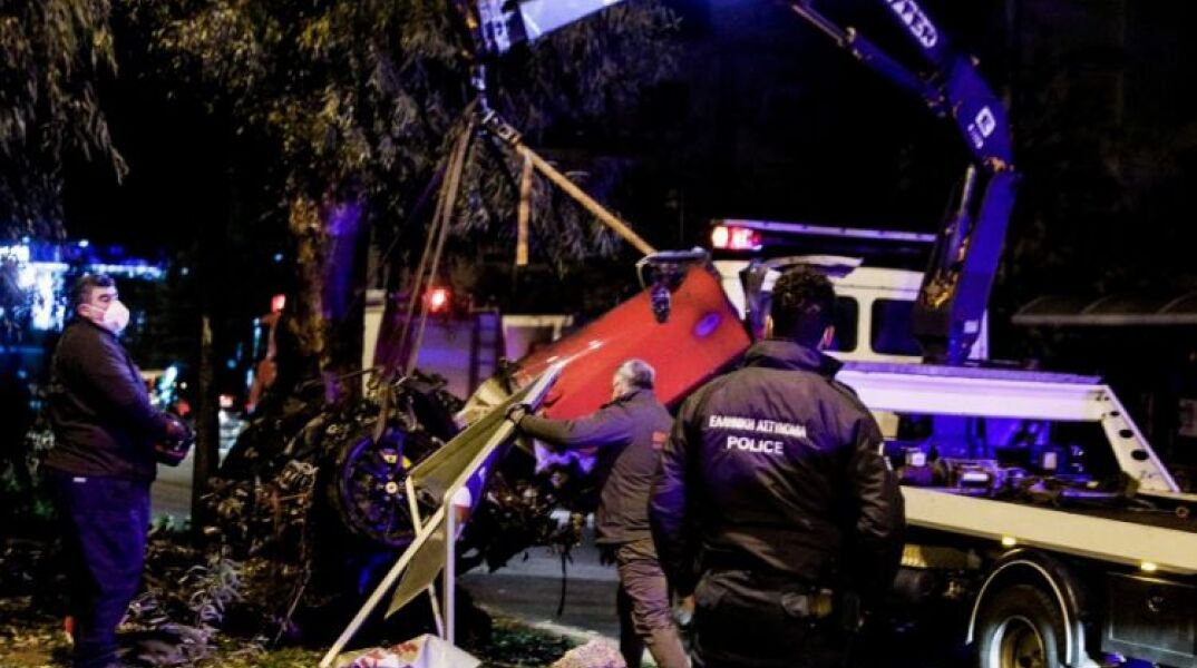 Τροχαίο δυστύχημα με Ferrari στη Βούλα © EUROKINISSI/ΓΙΩΡΓΟΣ ΚΟΝΤΑΡΙΝΗΣ   