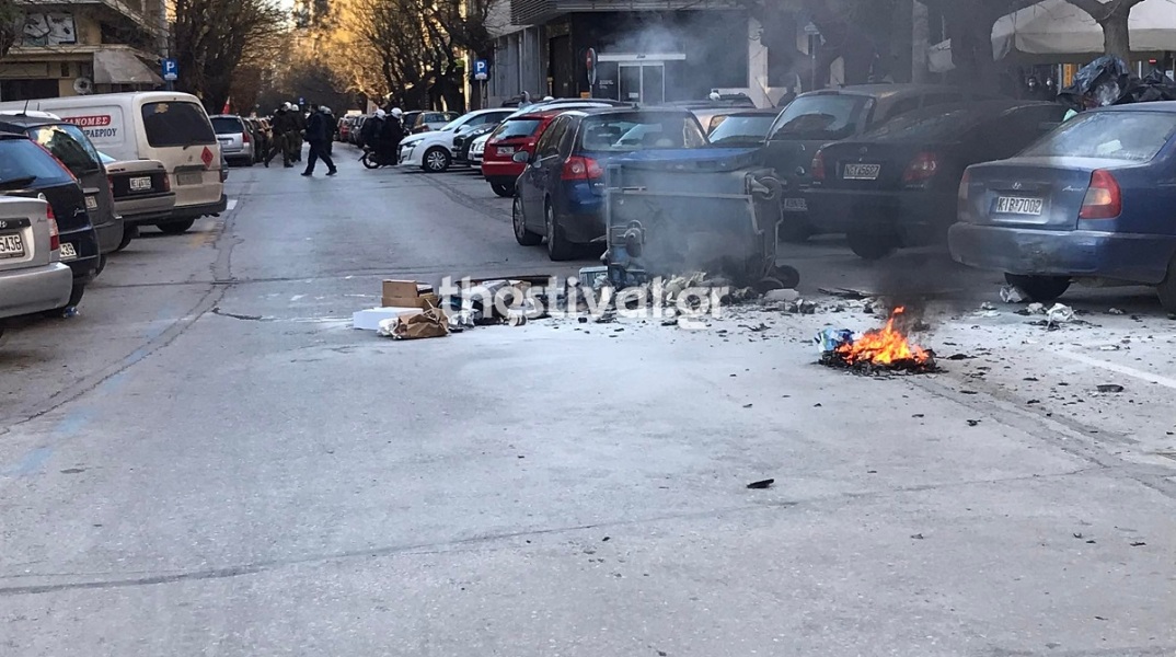 Επεισόδια μεταξύ αστυνομίας και αντιεξουσιαστών στη Θεσσαλονίκη