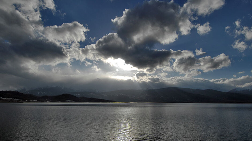 Με νεφώσεις ο καιρός στη λίμνη Πλαστήρα