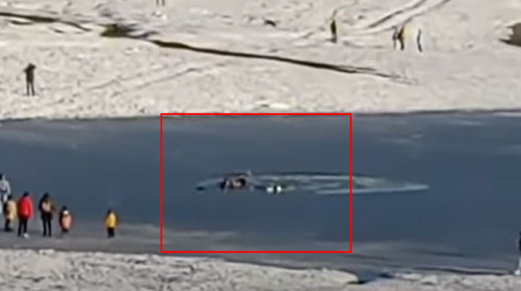 Στο νερό επισκέπτες στη Λίμνη Πλαστήρα, καθώς έσπασε ο πάγος