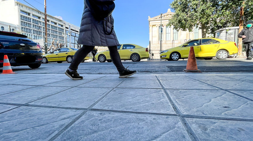 Το νέο πεζοδρόμιο στη Σίνα κατασκευάστηκε με eco-friendly υλικά από τον Δήμο Αθηναίων