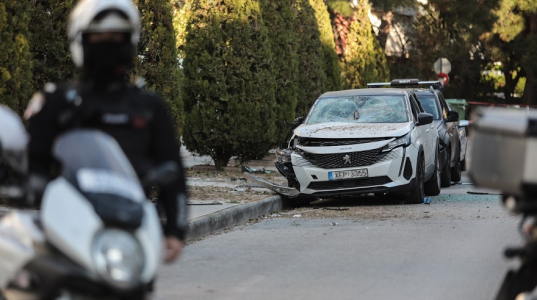 Έκρηξη σε συγκρότημα κατοικιών στη Γλυφάδα