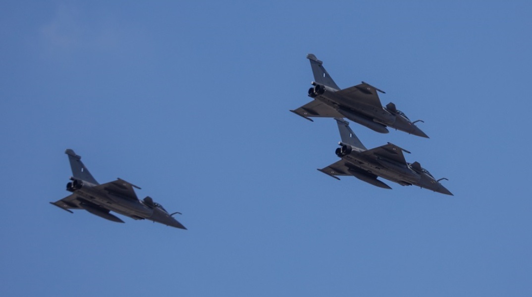 ΔΙΕΛΕΥΣΗ ΤΩΝ ΑΕΡΟΣΚΑΦΩΝ RAFALE ΠΑΝΩ ΑΠΟ ΤΗΝ ΑΚΡΟΠΟΛΗ (ΓΙΩΡΓΟΣ ΚΟΝΤΑΡΙΝΗΣ/EUROKINISSI)