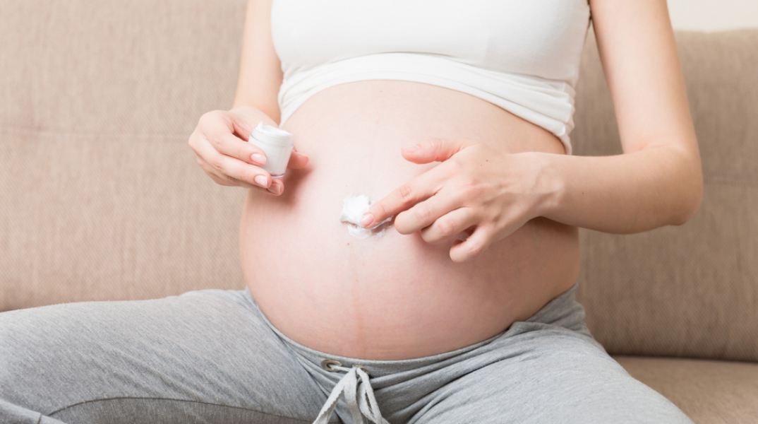 Εγκυμοσύνη: Πώς επηρεάζει το δέρμα;