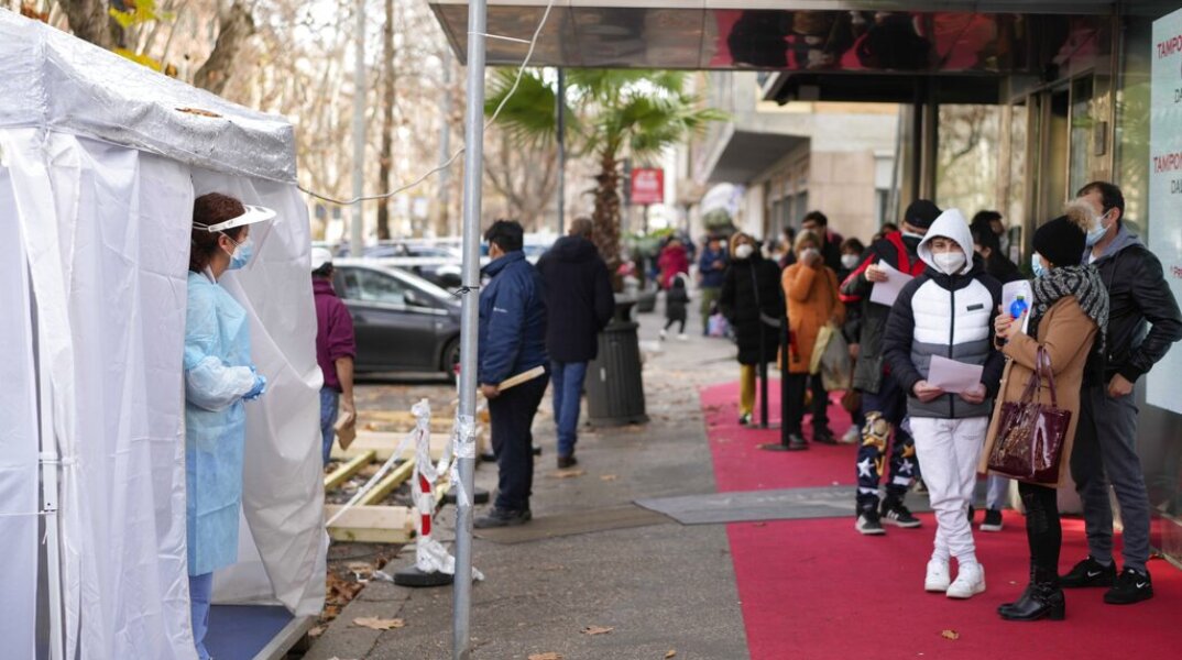 Υποπαραλλαγή Όμικρον 2: Σε ταξιδιώτες από το εξωτερικό τα πρώτα κρούσματα στην Ελλάδα – Γιατί ονομάστηκε stealth