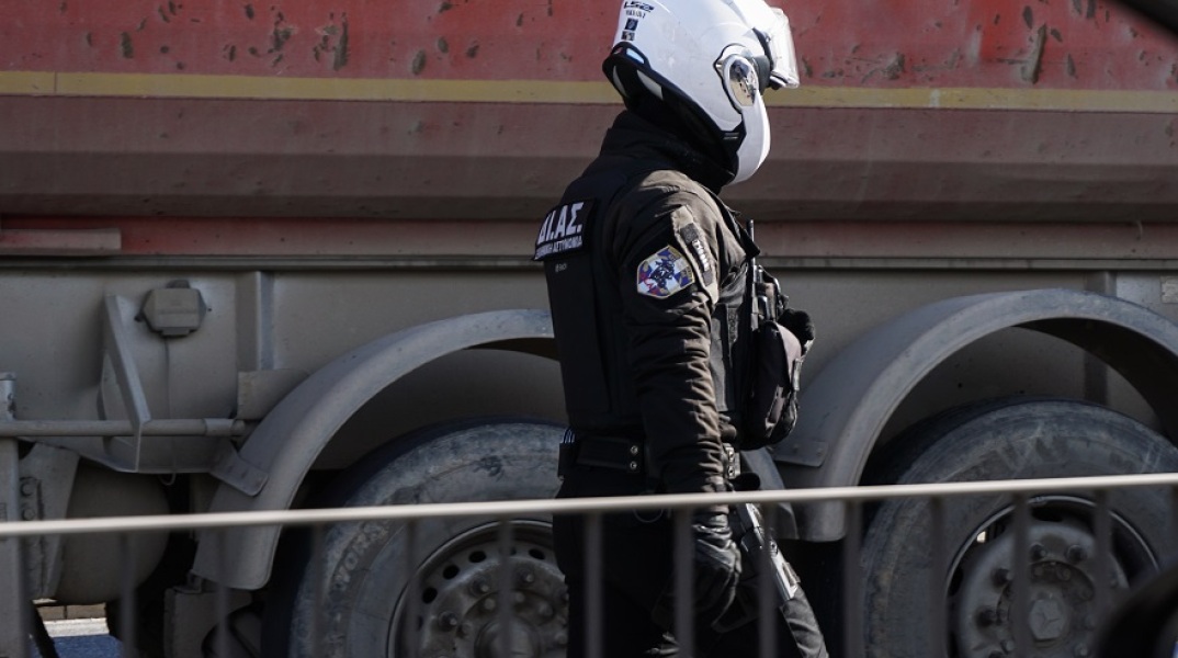 Σύλληψη 31χρονου αστυνομικού που κατηγορείται ότι ξυλοκόπησε τη σύντροφό του στον Νέο Κόσμο	