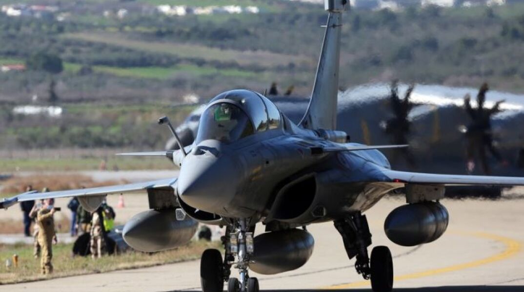  Rafale -  © EPA / ORESTIS PANAGIOTOU 