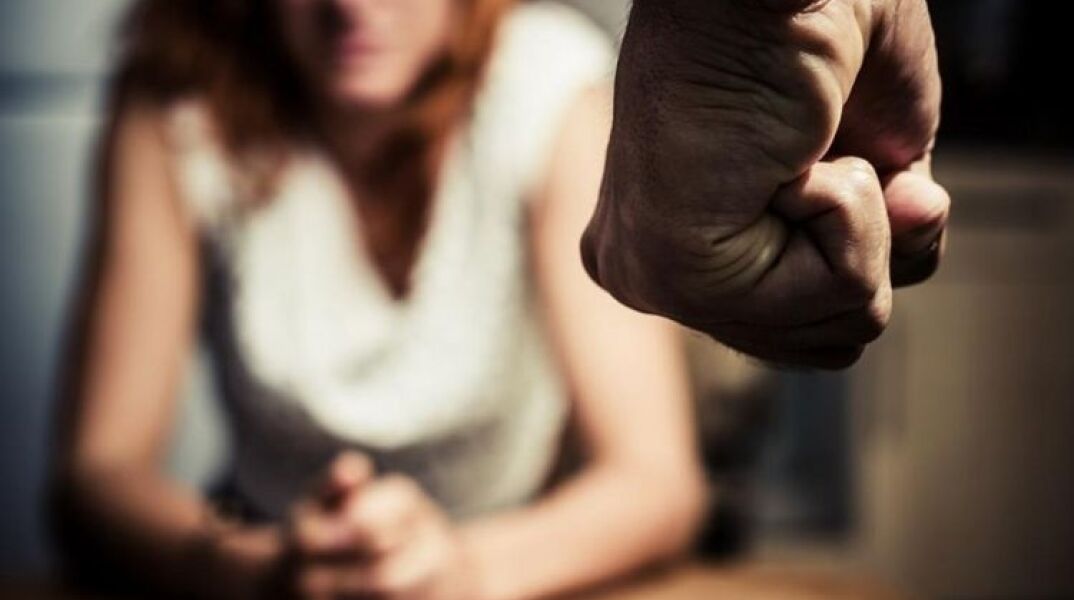 Ξυλοδαρμός 19χρονης από αστυνομικό: Σοκάρει το ηχητικό ντοκουμέντο