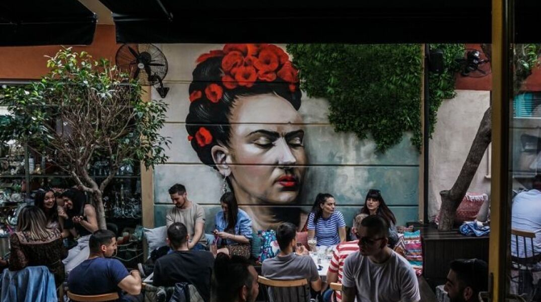 Μαγιορκίνης: Σταδιακά η 'Ομικρον εκτοπίζει την Δέλτα, αλλά δεν είναι αθώα