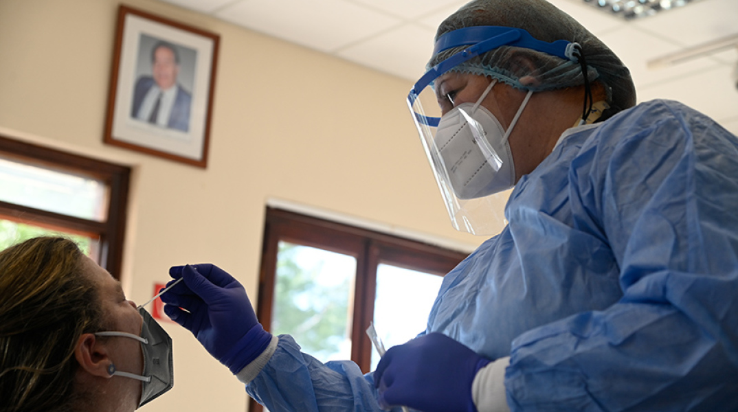 Rapid test από κλιμάκια του ΕΟΔΥ