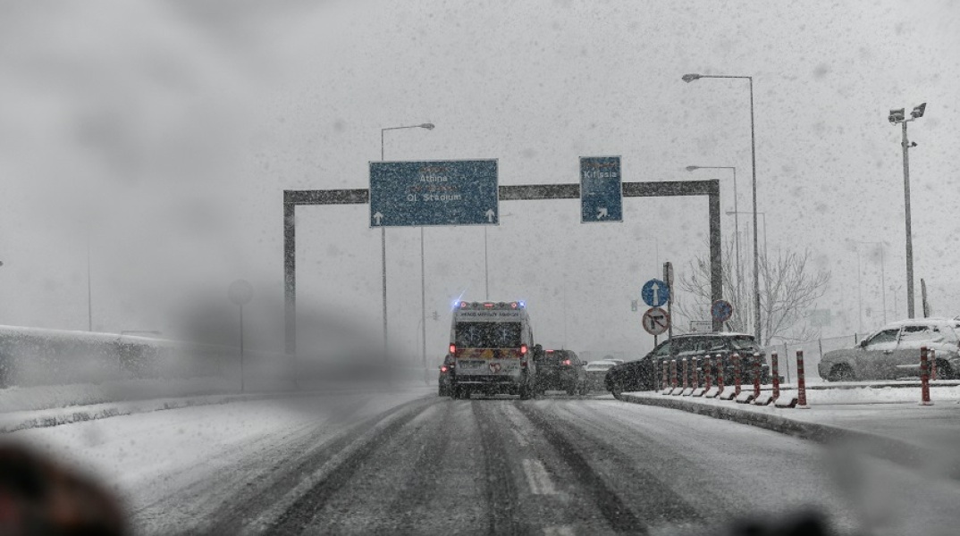 Χιονόπτωση στην Αττική Οδό
