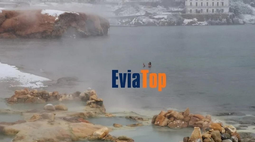 Κακοκαιρία «Ελπίς»: Εύβοια: Θαρραλέος απολαμβάνει το μπάνιο του στη θάλασσα