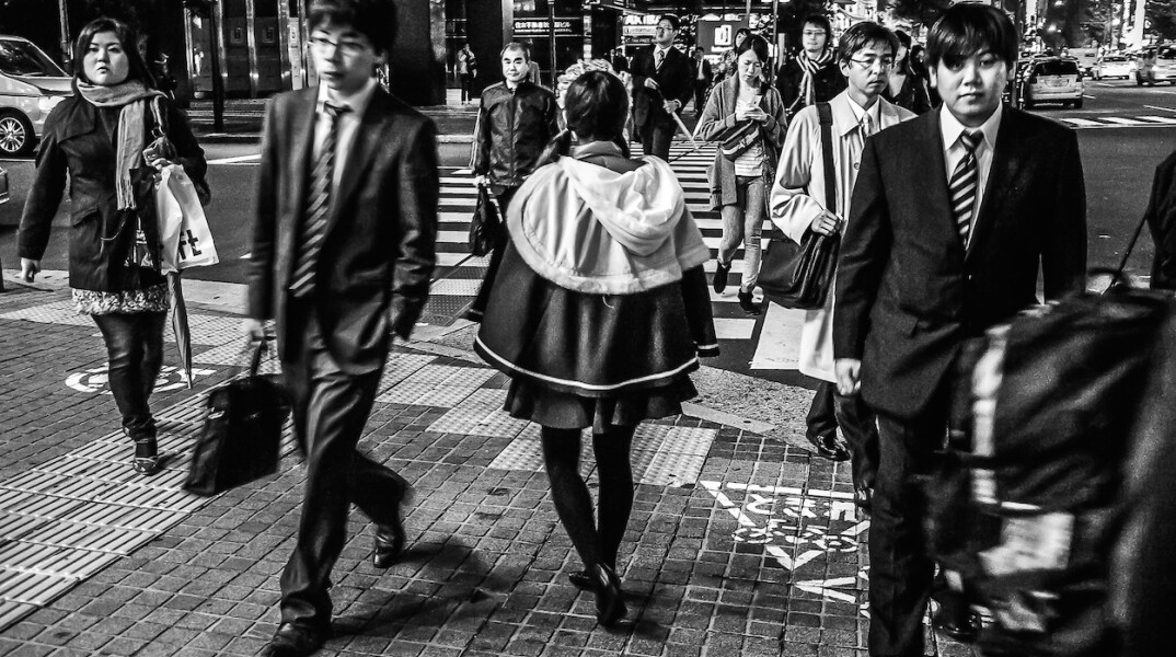 Γρηγόρης Α. Μηλιαρέσης: Συνέντευξη με τον συγγραφέα και φωτογράφο του βιβλίου «Γράμματα από έναν αιωρούμενο κόσμο» που κυκλοφορεί από τις εκδόσεις 24 Γράμματα.