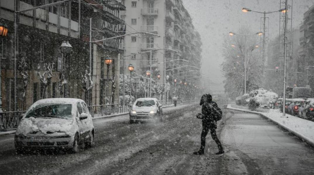 Κακοκαιρία «Ελπίδα»: Σφοδρή χιονόπτωση στο κέντρο της Αθήνας (Δευτέρα 24 Ιανουαρίου 2022).  ΤΑΤΙΑΝΑ ΜΠΟΛΑΡΗ/ EUROKINISSI