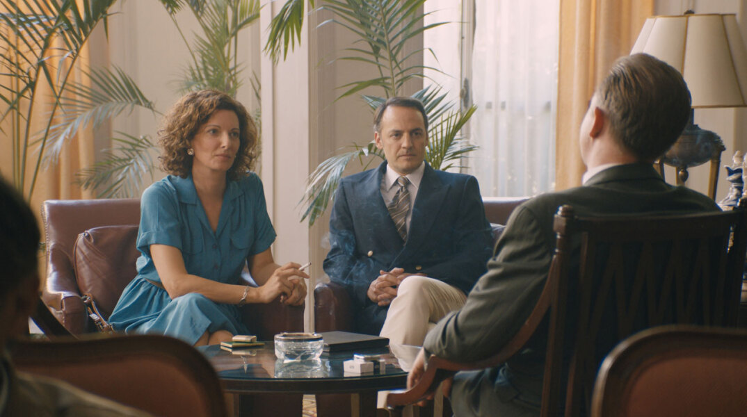 Οι ηθοποιοί Φαμπρίτσιο Ροντζιόνε και Στεφανί Κλεό στην ταινία Αζόρ