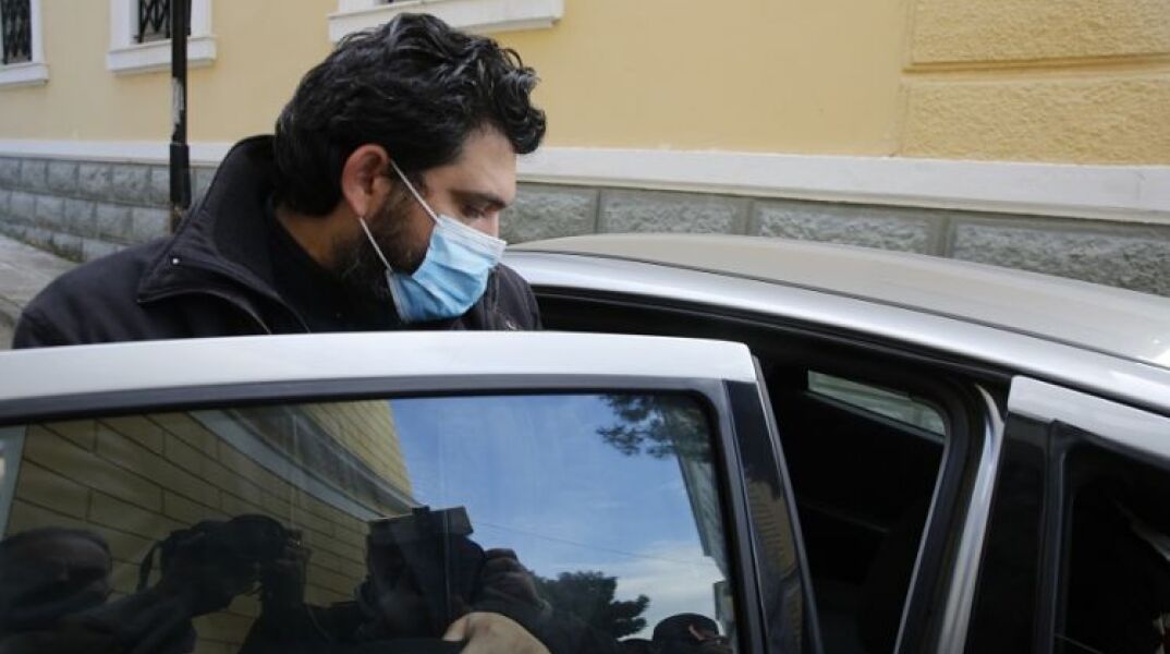 Νέα καταγγελία για τον ιερέα: Ζητούσε γυμνές φωτογραφίες από 14χρονη.