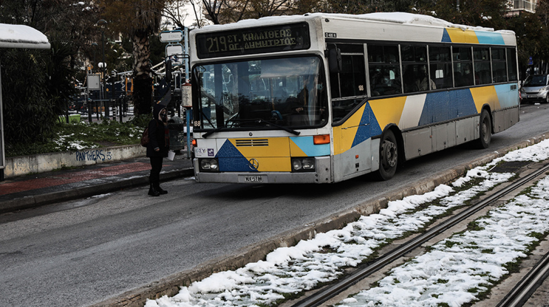 Αποσύρονται σταδιακά λεωφορεία και τρόλεϊ λόγω παγετού