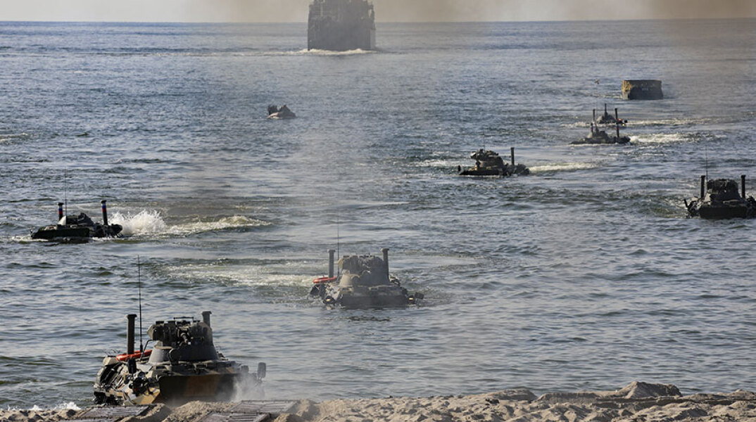 Ρωσική απόβαση στρατιωτικών δυνάμεων κατά τη διάρκεια ναυτικής άσκησης