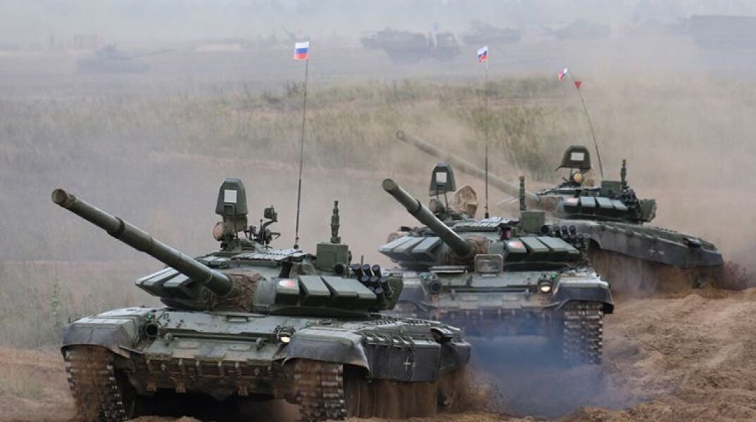 Αυξάνονται τα ρωσικά τεθωρακισμένα στα ουκρανικά σύνορα, εντείνοντας τους φόβους για επικείμενη εισβολή της Ρωσίας