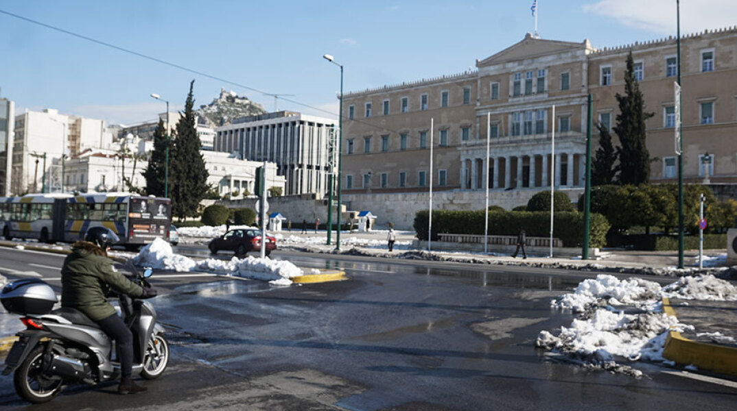 Χιόνια και παγετός στο Σύνταγμα