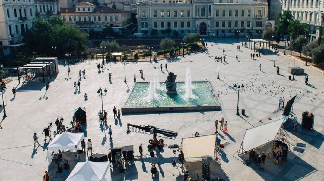Γυρίσματα στην Αθήνα, στην πλατεία Κοτζιά, για τη νέα σειρά του Amazon Prime