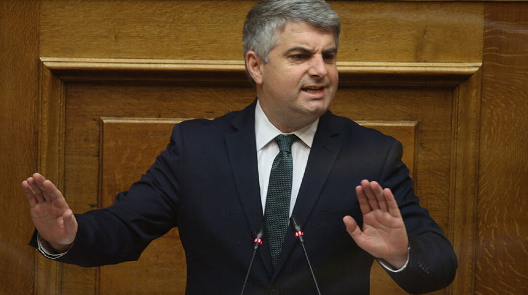 Ο Οδυσσέας Κωνσταντινόπουλος στη Βουλή