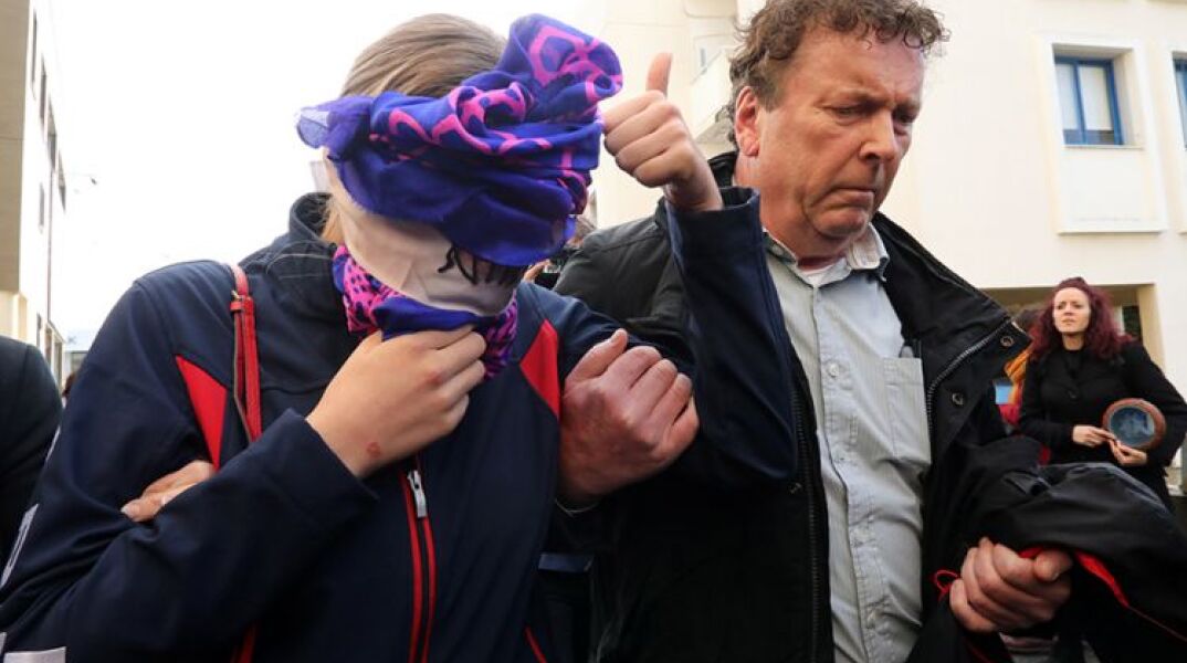 Αθωώθηκε η Βρετανίδα που κατηγορήθηκε ότι επινόησε την καταγγελία για ομαδικό βιασμό στην Κύπρο